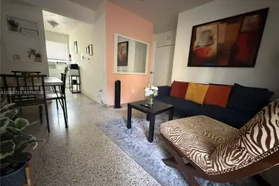 461 SW 6th St #3, Miami: photo 1 of 8