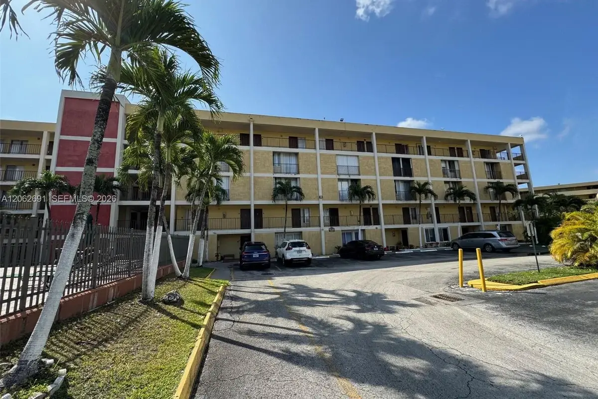 9240 Fontainebleau Blvd #204, Miami: photo 1 of 27