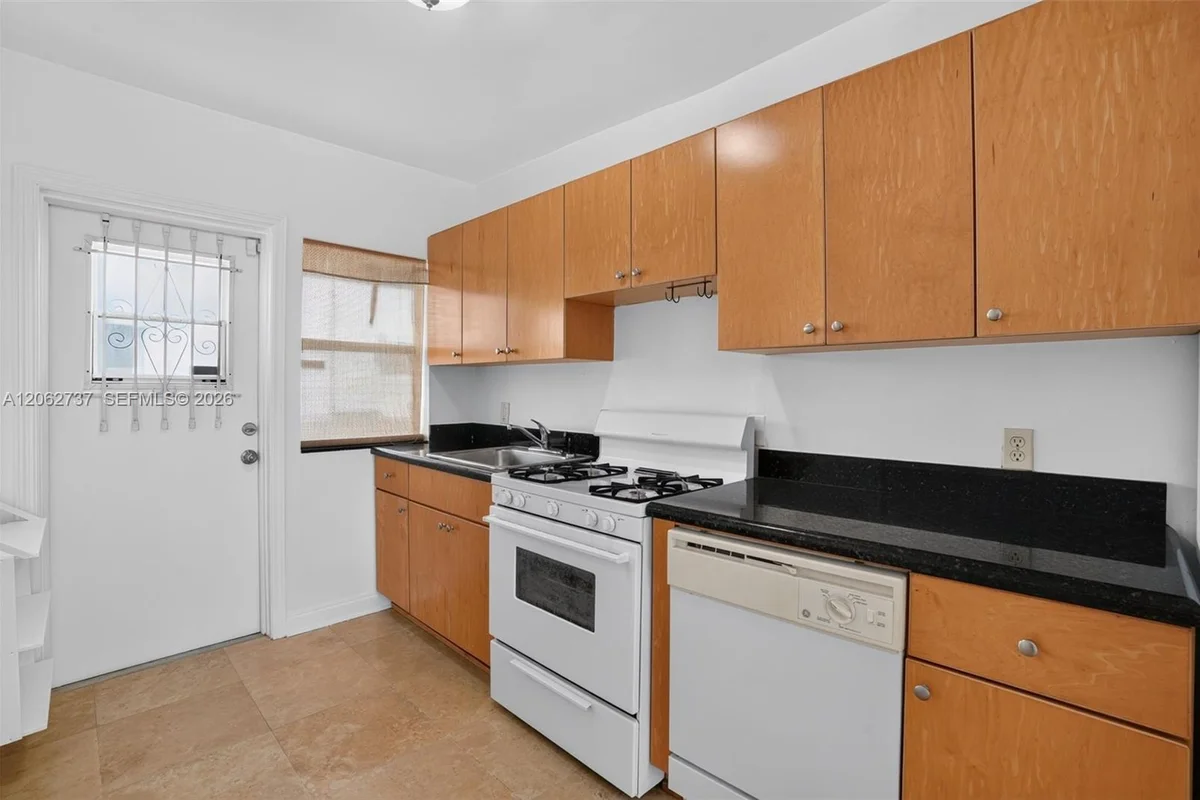 1027 Euclid Ave #4, Miami Beach: photo 1 of 25