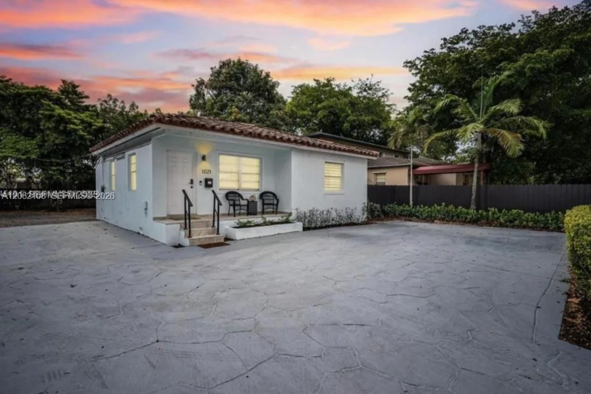 1021 NW 37th Ave, Miami: photo 1 of 19