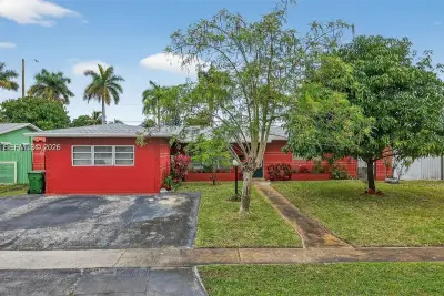 6861 SW 1st Ct, Pembroke Pines: photo 1 of 32