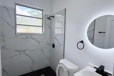 1560 SW 5th St #7, Miami: photo 1 of 5