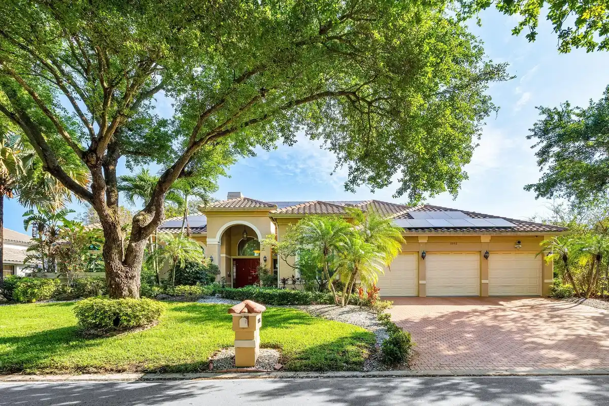 1845 Eagle Trace Blvd, Coral Springs: photo 1 of 55