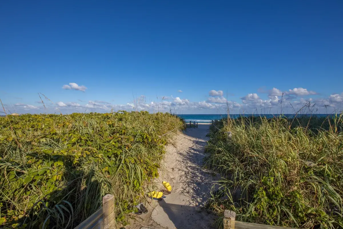 2565 S Ocean Blvd #1040, Palm Beach: photo 1 of 26