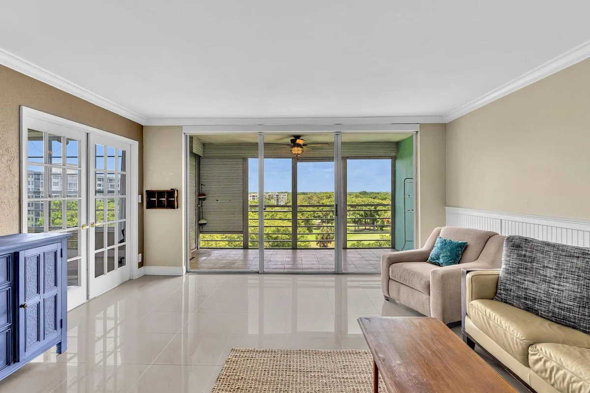 605 Oaks Dr #810, Pompano Beach: photo 1 of 51