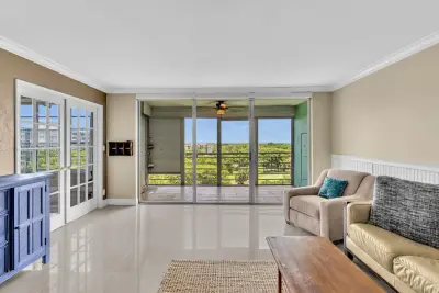 605 Oaks Dr #810, Pompano Beach: photo 1 of 51