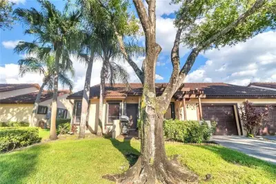 7212 Primrose Ln, Tamarac: photo 1 of 19