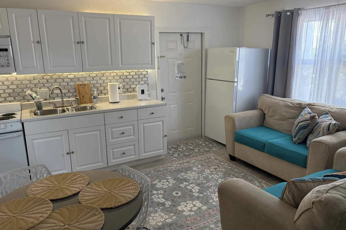 820 15th St #2, West Palm Beach: photo 1 of 20