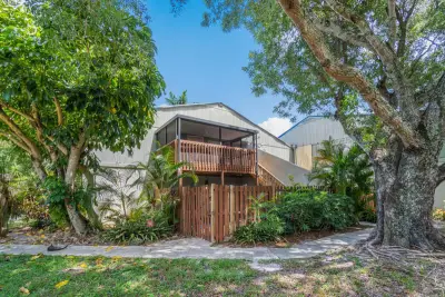 2 Crossings Cir #E, Boynton Beach: photo 1 of 8
