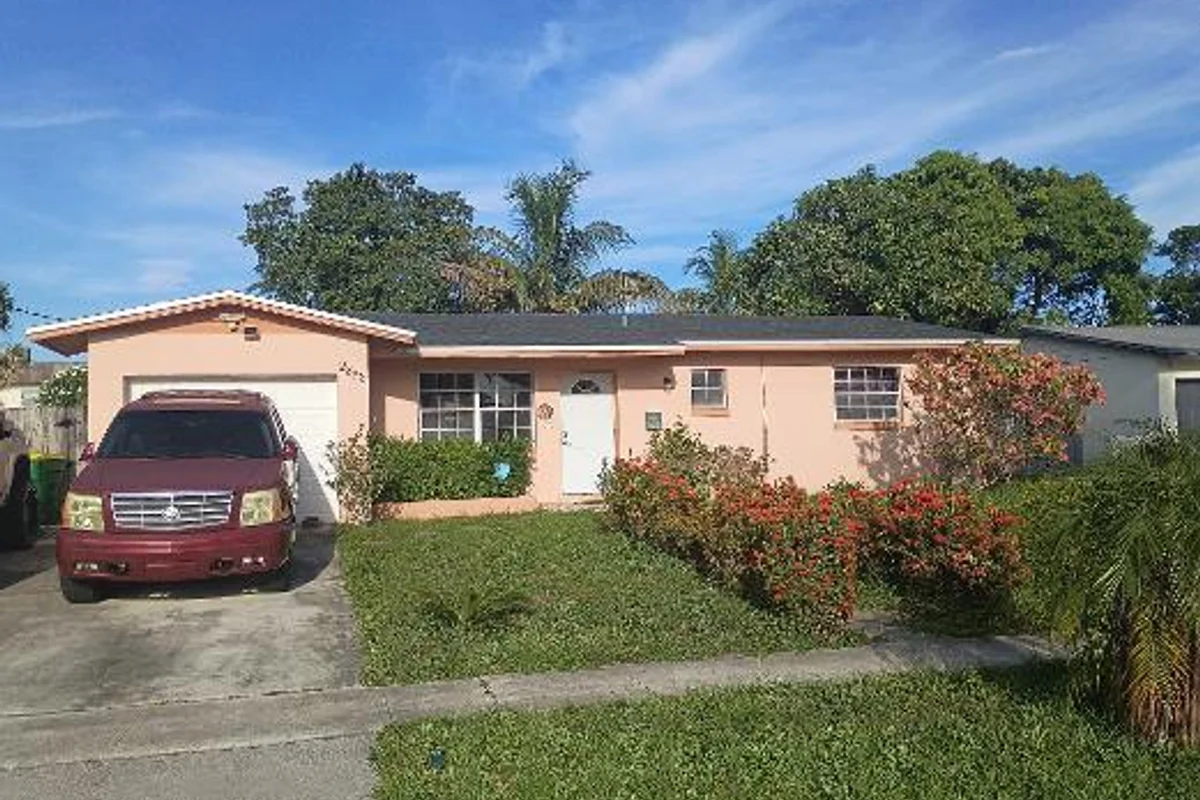 2842 NW 34th Ter, Lauderdale Lakes: photo 1 of 12