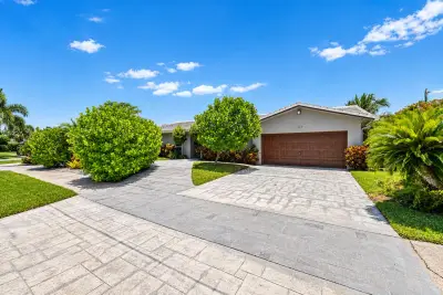 1226 SE 14th St, Deerfield Beach: photo 1 of 31