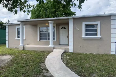 2911 NW 7th St, Pompano Beach: photo 1 of 21