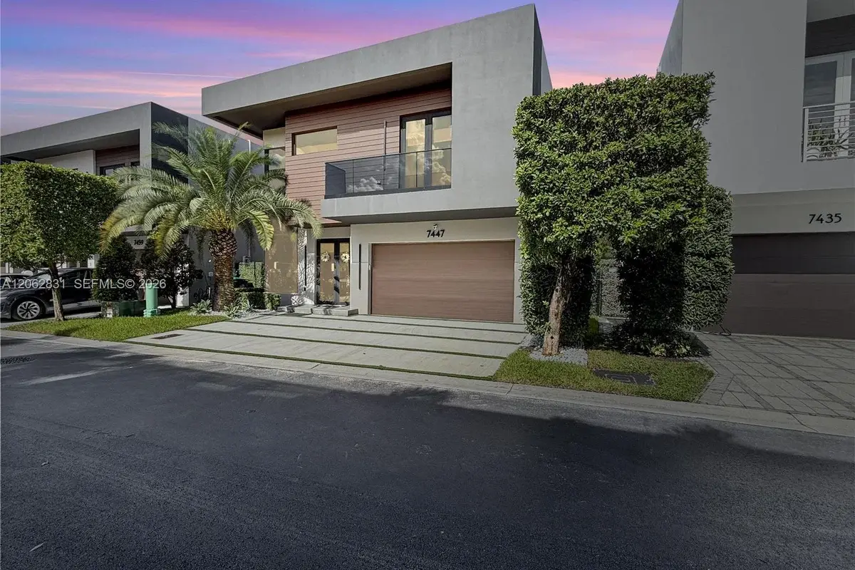 7447 NW 97th Ct, Doral: photo 1 of 38