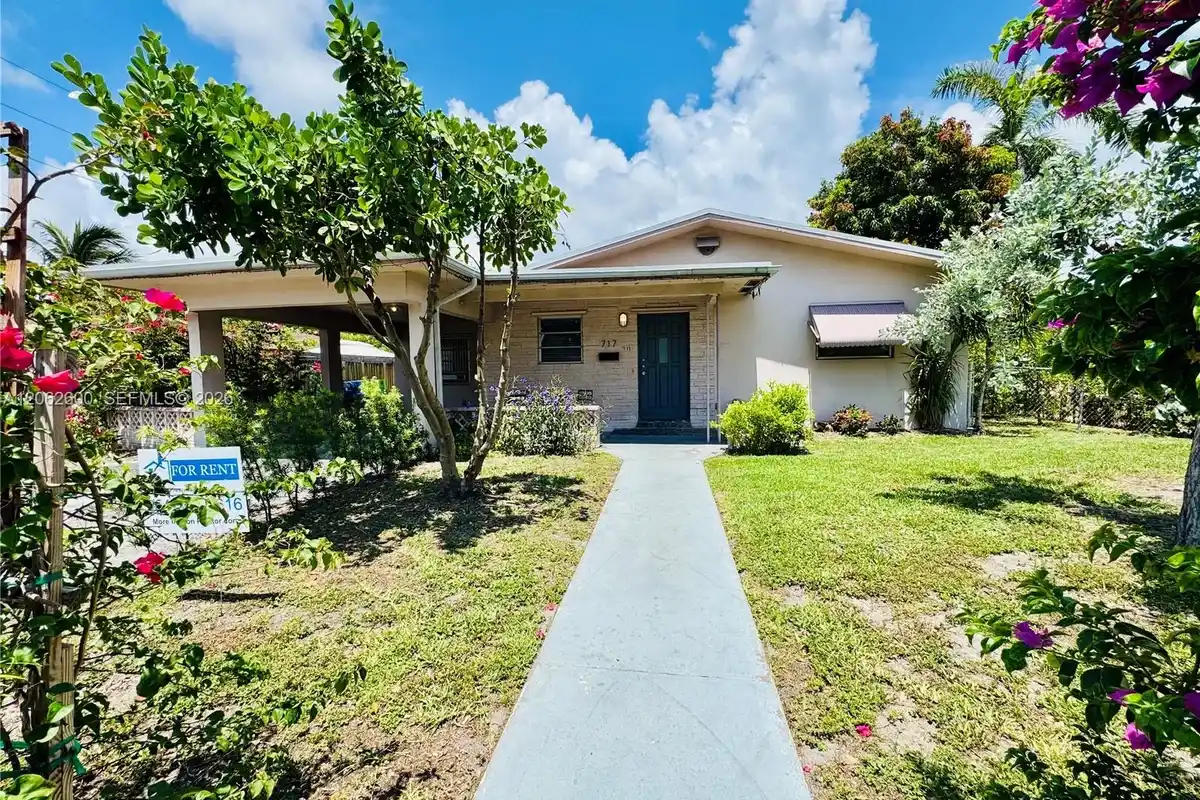 717 NE 10th Ave #1-2, Hallandale Beach: photo 1 of 1