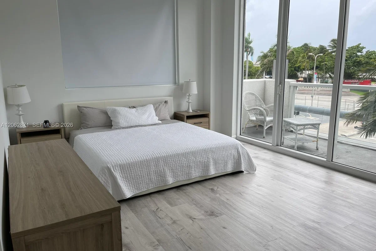 Condo in Miami: photo 1 of 43