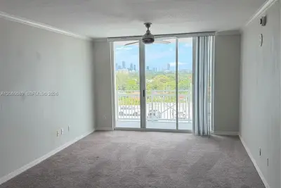 2665 SW 37th Ave #813, Miami: photo 1 of 9