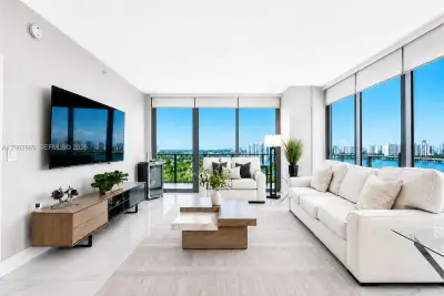 16385 Biscayne Blvd #2007, North Miami Beach: photo 1 of 52