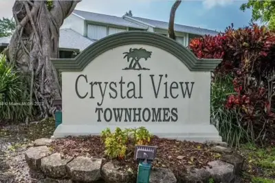 838 Crystal Lake Dr, Deerfield Beach: photo 1 of 13