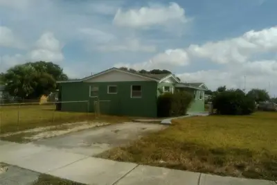 2951 NW 208th Ter, Miami Gardens: photo 1 of 4