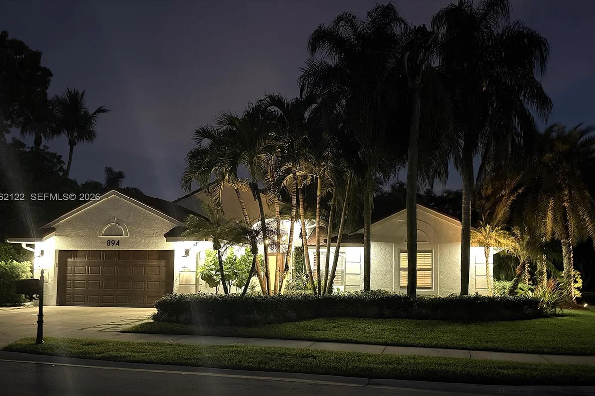 894 Spoonbill Cir, Weston: photo 1 of 45