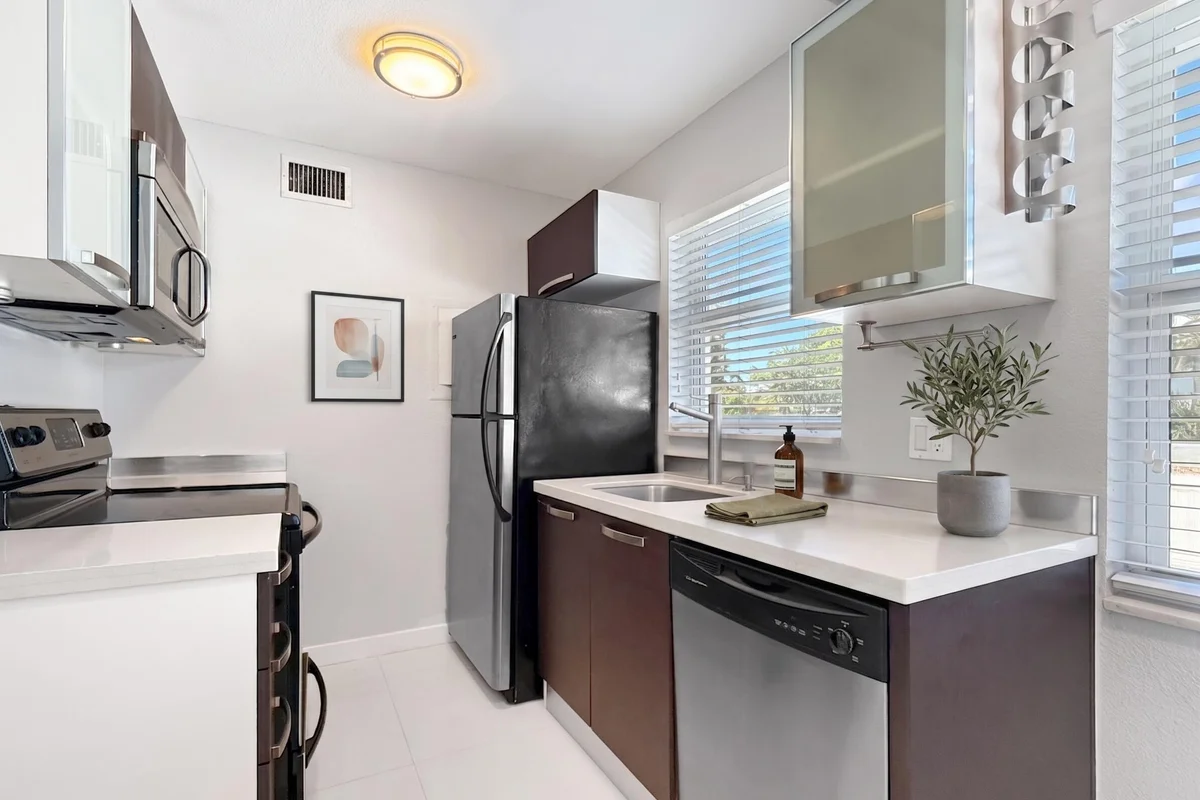 416 NE 15th Ave #12, Fort Lauderdale: photo 1 of 28