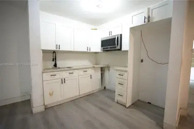743 NW 63rd St, Miami: photo 1 of 10