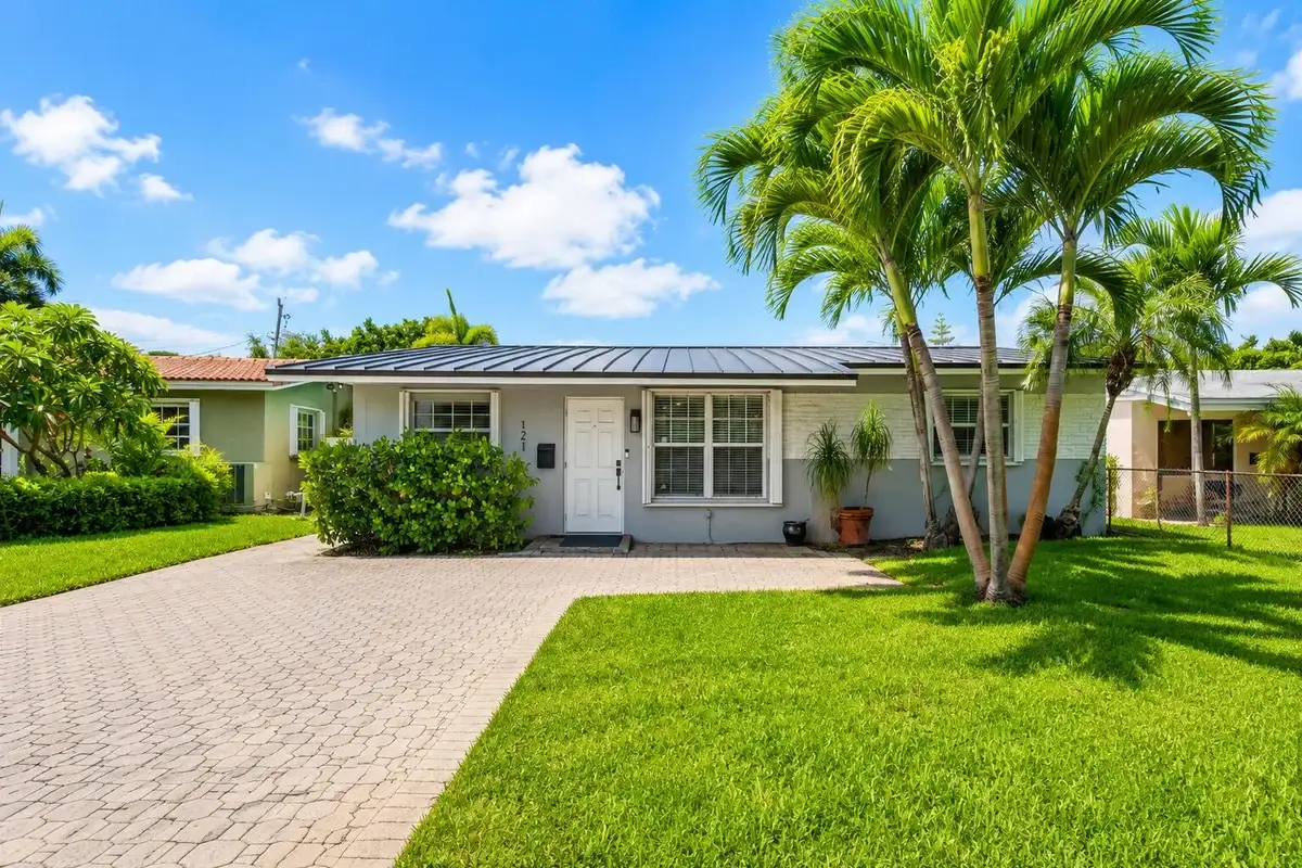 121 NE 55th St, Oakland Park: photo 1 of 13