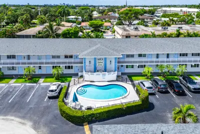 4111 NE 21st Way #204, Lighthouse Point: photo 1 of 35