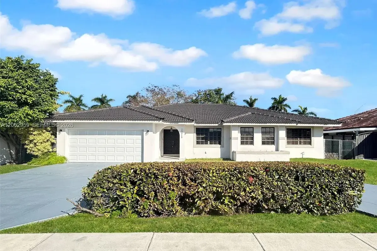 13925 SW 26th Ter, Miami: photo 1 of 31