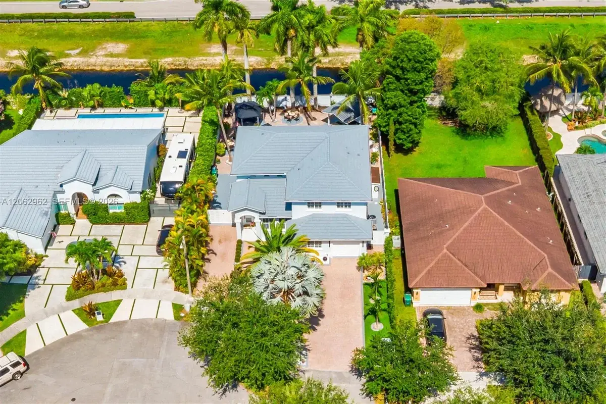 2776 SW 143rd Pl, Miami: photo 1 of 61