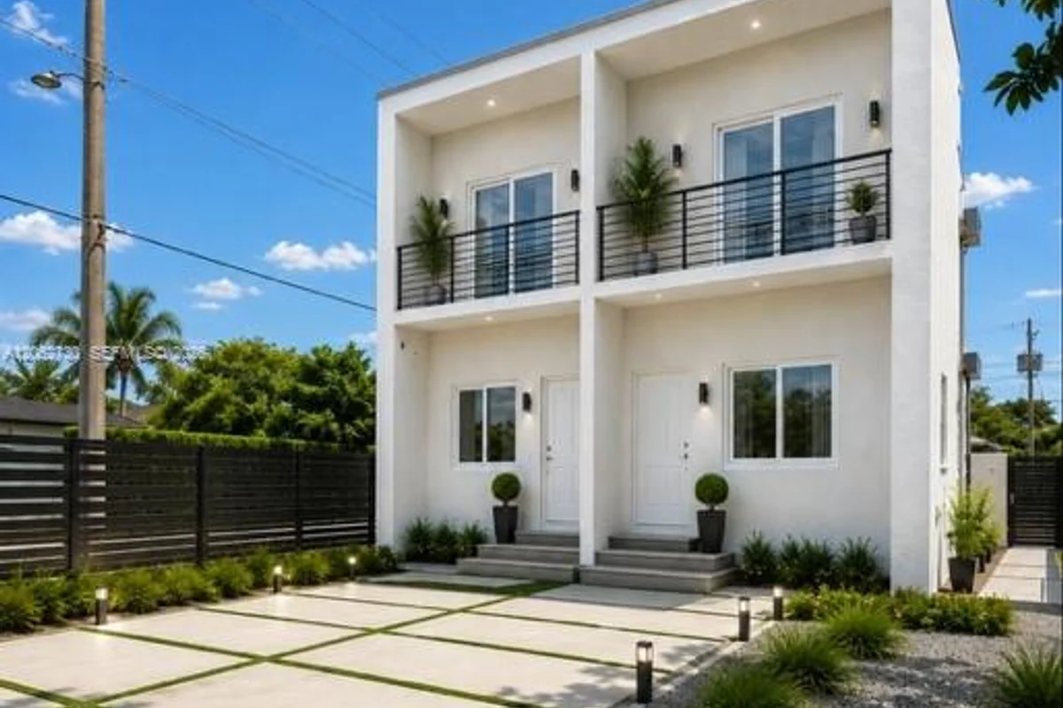 394 NE 174th St, North Miami Beach: photo 1 of 7