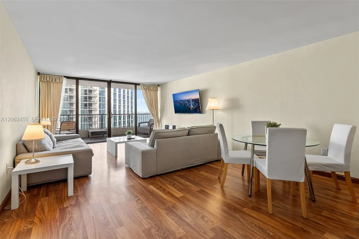 555 NE 15th St #14G, Miami: photo 1 of 15