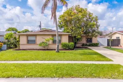 4230 NW 23rd Ct, Lauderhill: photo 1 of 30
