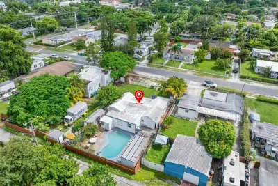 230 SW 14th St, Dania Beach: photo 1 of 18
