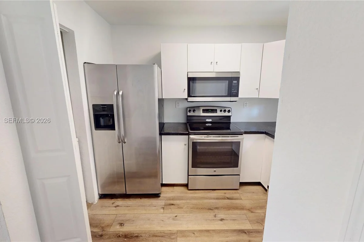 2084 NE 167th St #2-102, North Miami Beach: photo 1 of 17