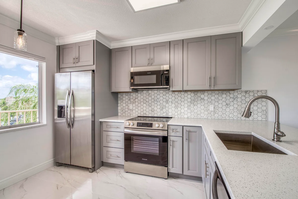 6795 Huntington Ln #406, Delray Beach: photo 1 of 37