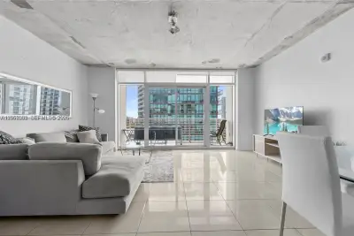 3250 NE 1st Ave #917, Miami: photo 1 of 9