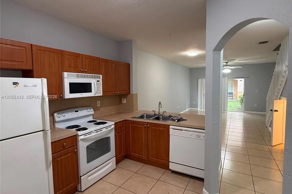 8811 S Isles Creek, Tamarac: photo 1 of 17