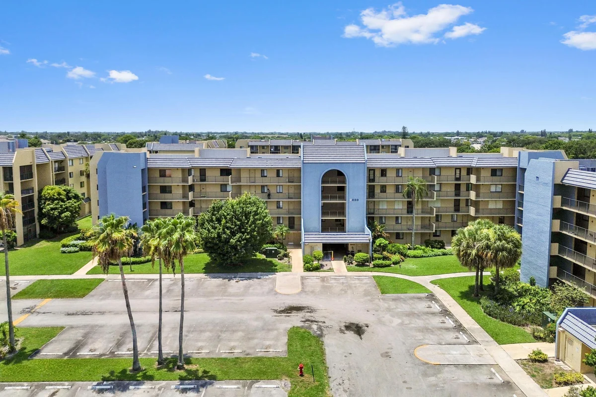 2820 Tennis Club Dr #401, West Palm Beach: photo 1 of 35