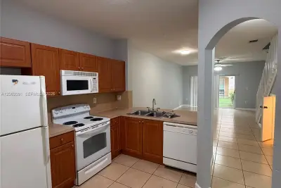 8811 S Isles Creek, Tamarac: photo 1 of 17