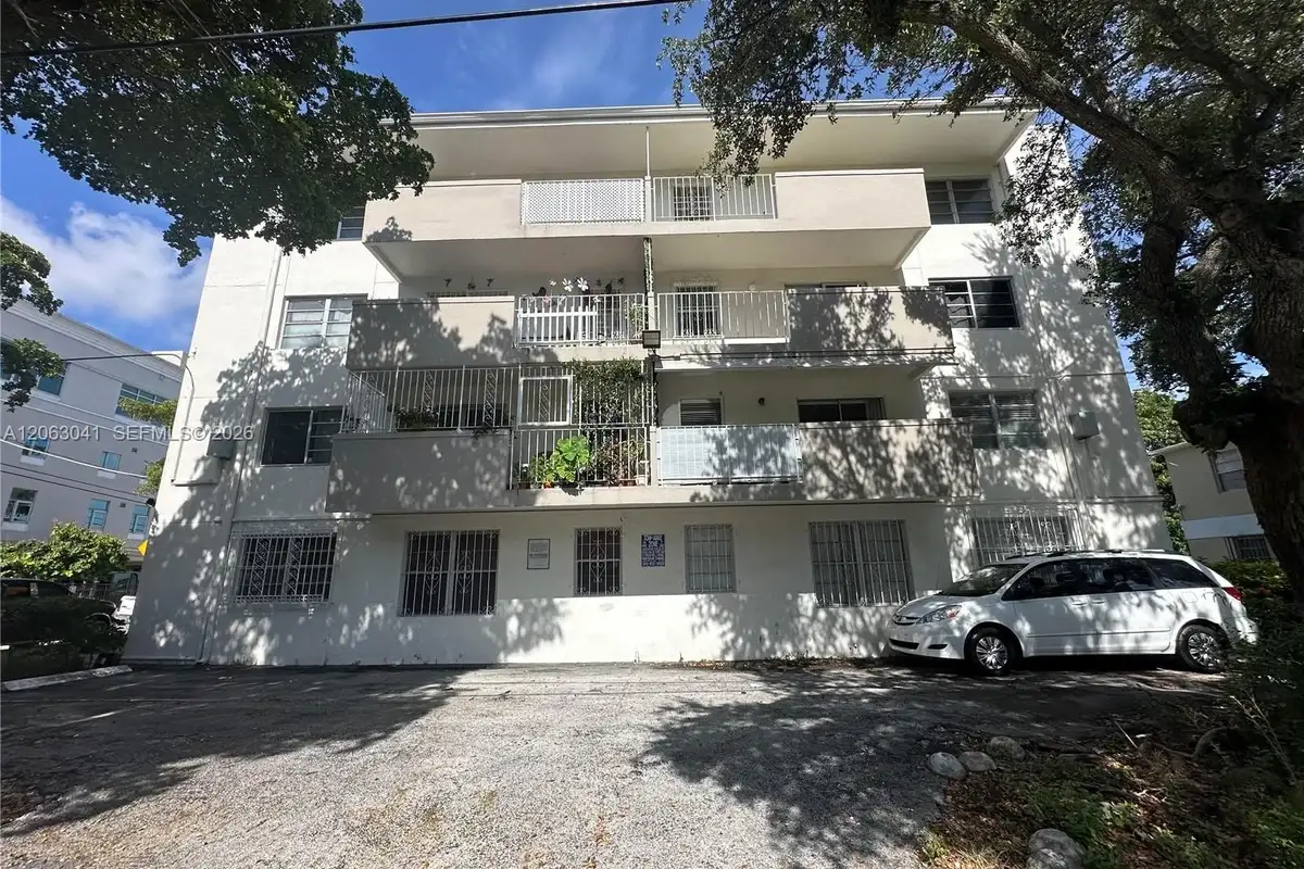 755 SW 6th St #10, Miami: photo 1 of 16