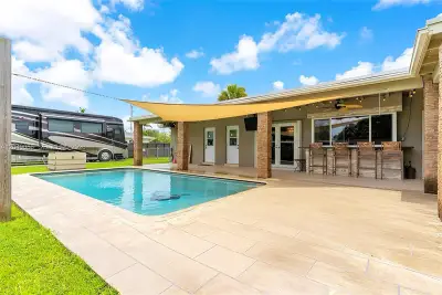 10360 SW 112th St, Miami: photo 1 of 35