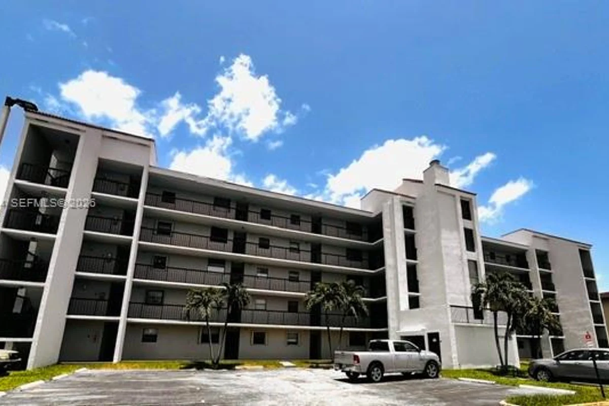 10145 NW 9th St Cir #7-505, Miami: photo 1 of 12