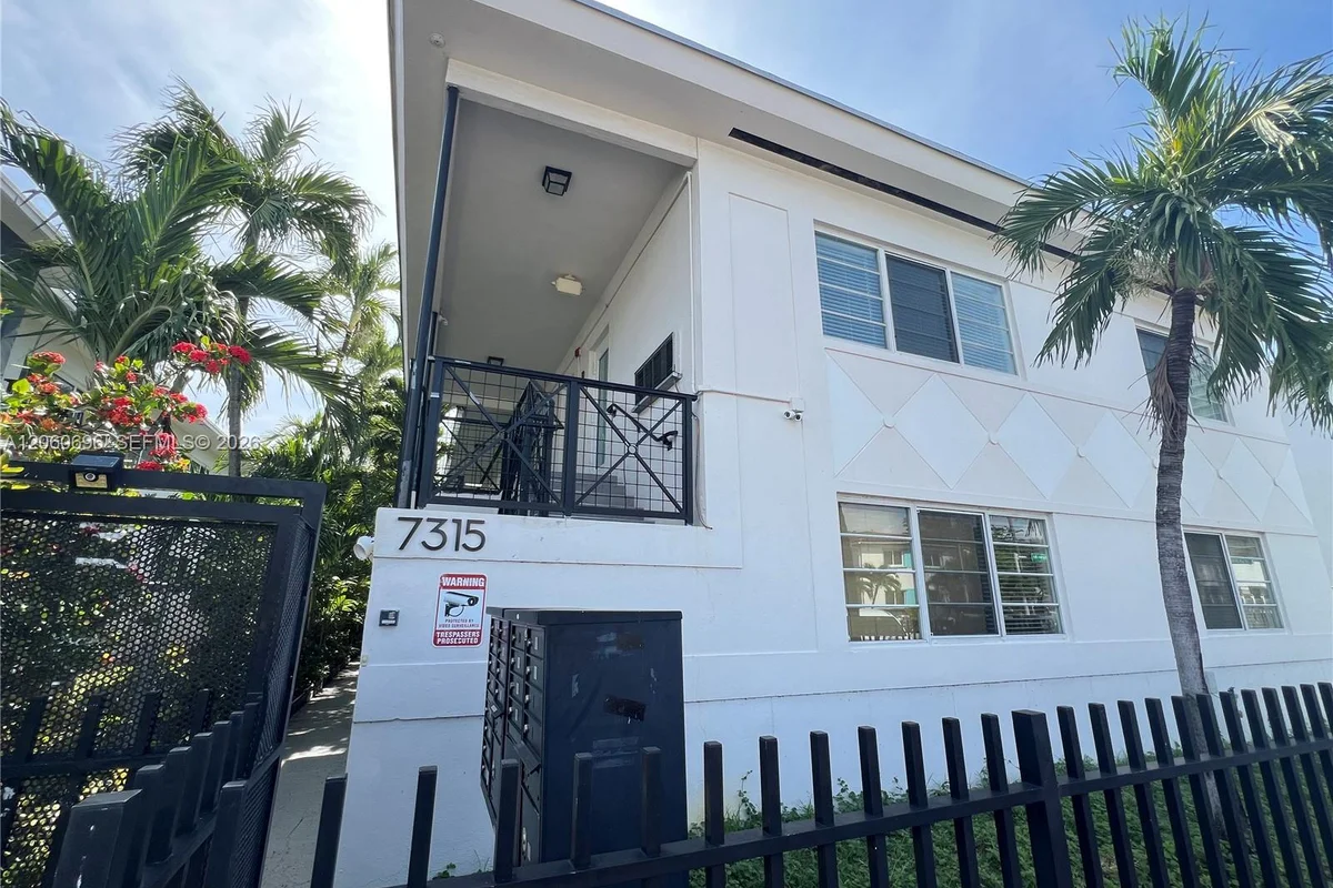 7315 Byron Ave #12, Miami Beach: photo 1 of 13