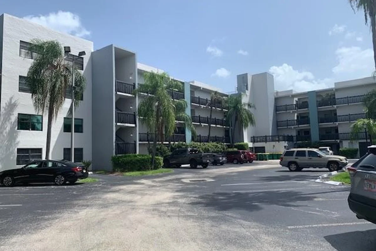1021 Mockingbird Ln #217, Plantation: photo 1 of 24