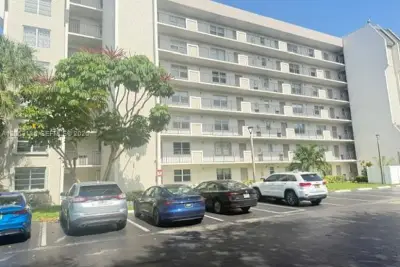 3100 W Rolling Hills Cir #101, Davie: photo 1 of 8