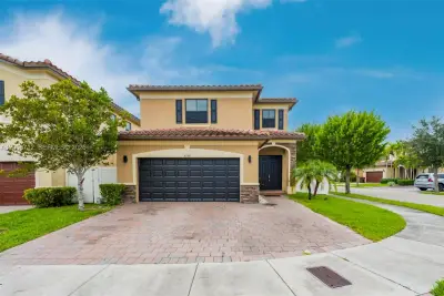 8788 W 35th Ct, Hialeah: photo 1 of 34