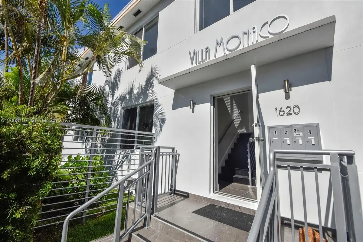 1620 Bay Rd, Miami Beach: photo 1 of 9