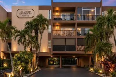 1900 W 68th St #B203, Hialeah: photo 1 of 41