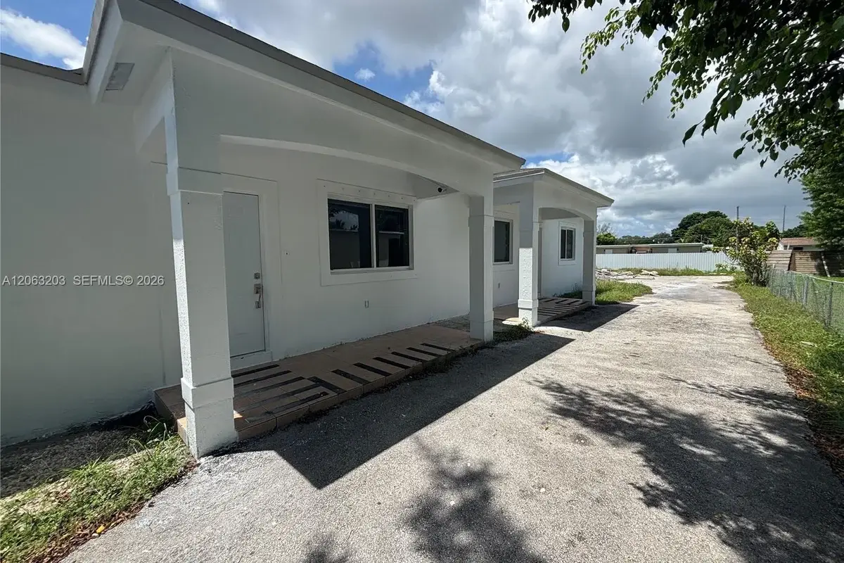 26514 SW 138th Ave, Homestead: photo 1 of 7